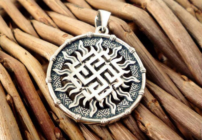 Rodimich amuleto eslaviarra