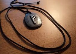 Runic dirua talisman